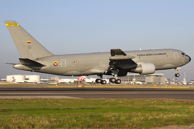 800px-Colombian_Air_Force_Boeing_KC-767-2J6ER_Lofting-1.jpg