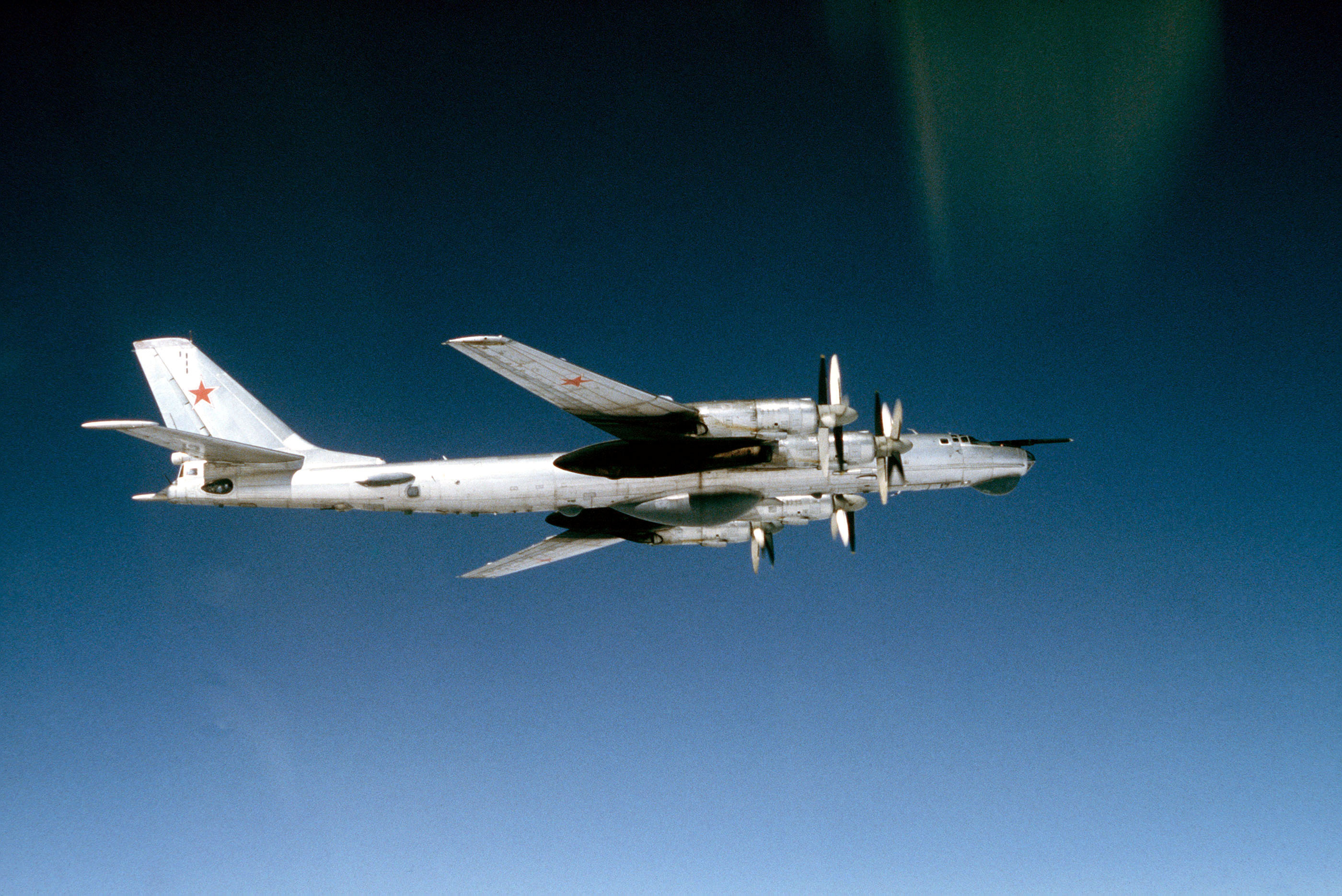 Tu-95_Bear_D.jpg