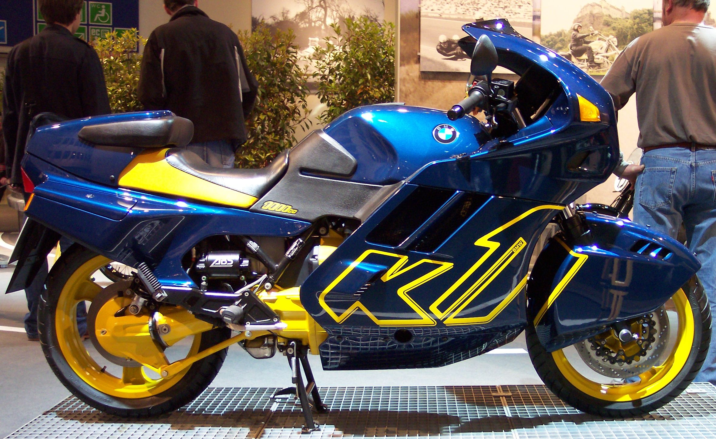 BMW_K1_blue_1993_r_TCE.jpg