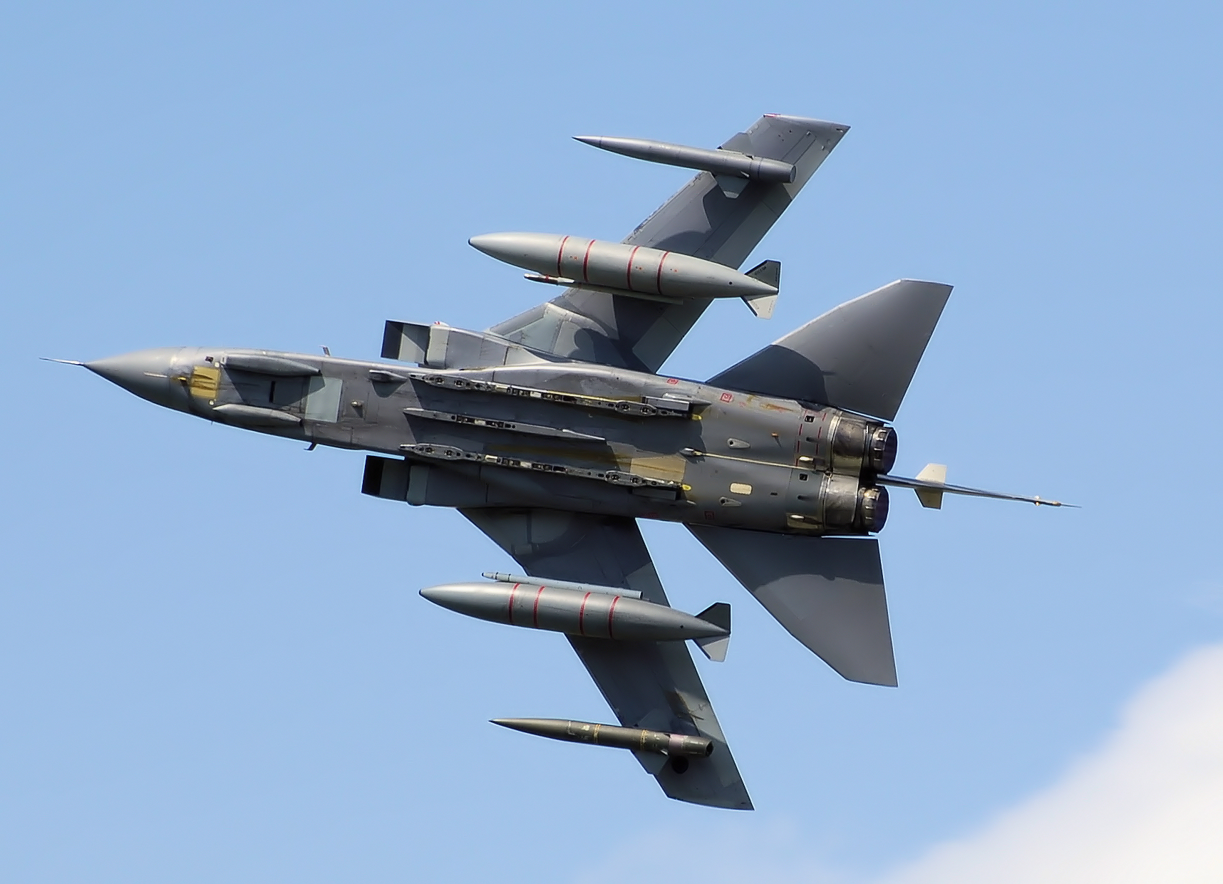 Tornado_gr4_za597_kemble_arp.jpg