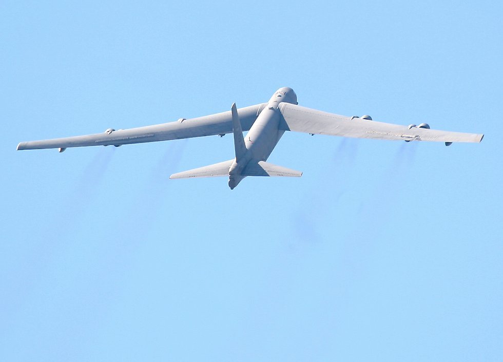 B52Climbing_1.jpg