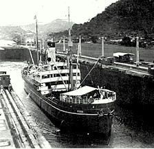 Die_Coblenz_%281898%29_im_Panamakanal.jpg