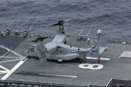 Dawn-Blitz-2013-MV-22B-Osprey-lands-on-JS-Hyuga.jpg