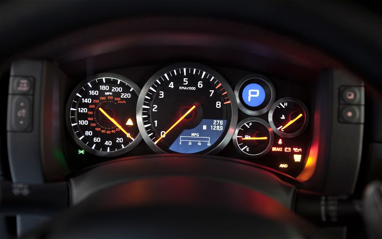 2012-nissan-gtr-dash-details.jpg
