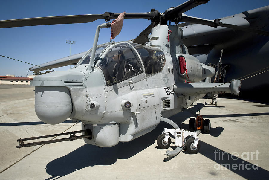 ah-1z-super-cobra-attack-helicopter-stocktrek-images.jpg