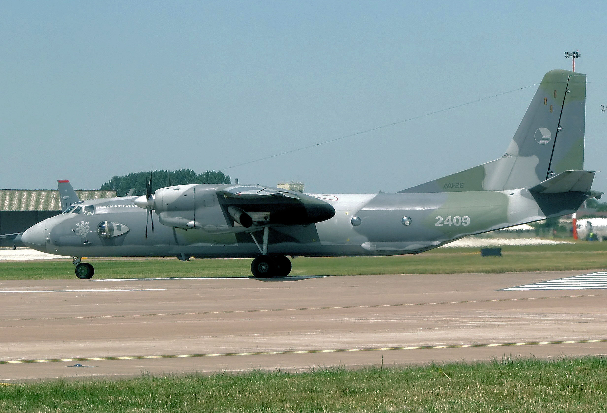 antonov-an-24263032-xian-y-7-01.jpg