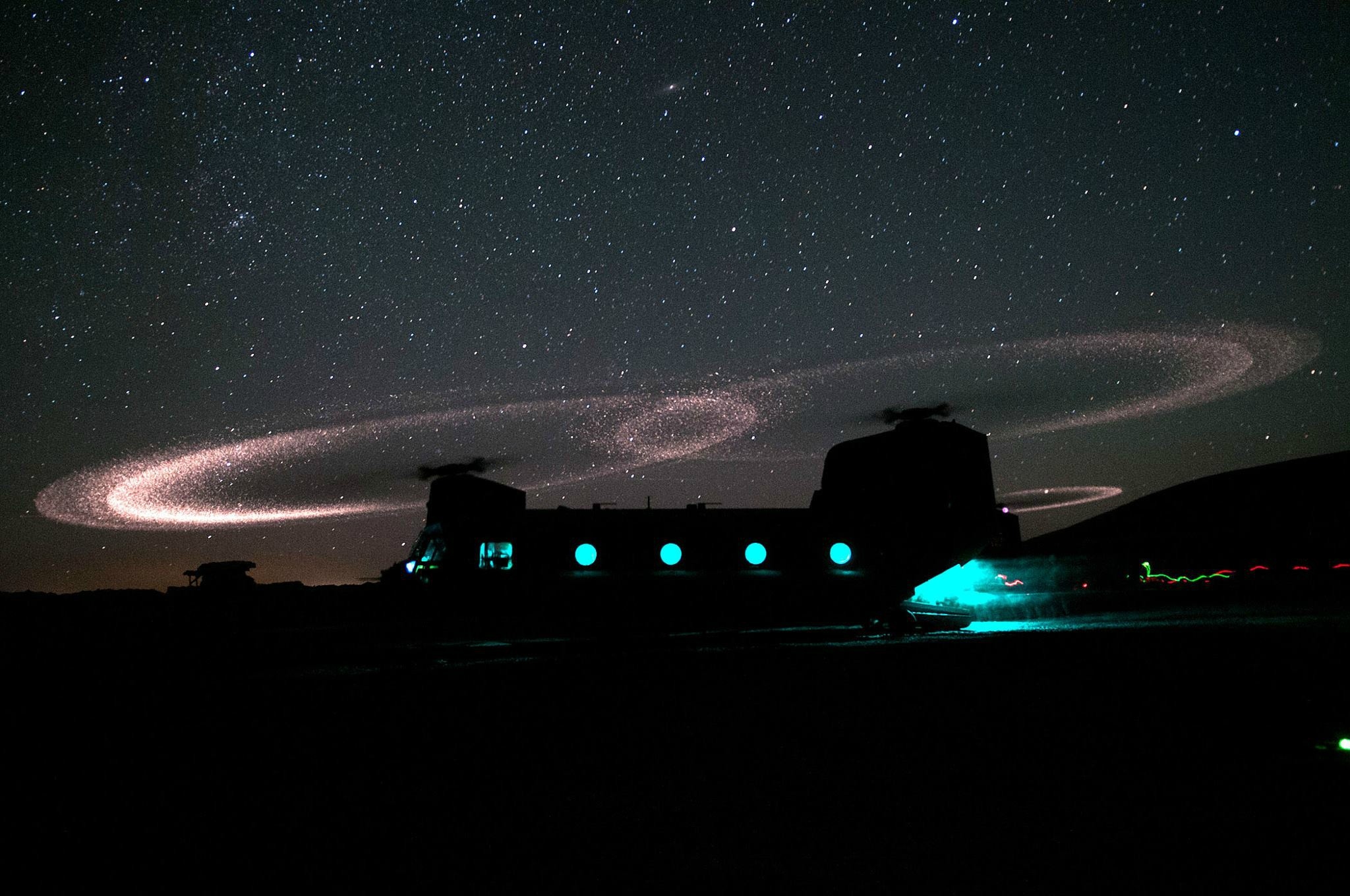 CH-47_Chinook_helicopter_Night_Sky_Master.jpg