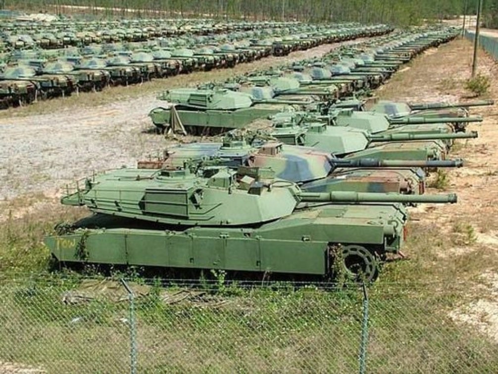 american-m1-abrams-tanks-are-in-storage-in-total-there-are-v0-nvxglzrimvv81.jpg