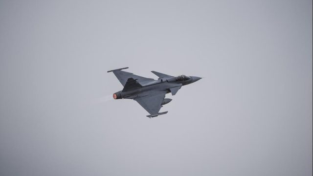 امنح أوكرانيا طائرة Gripen ، لا يمكن لطائرة F-16 أن تقدم ما يستطيع السويدي القيام به
