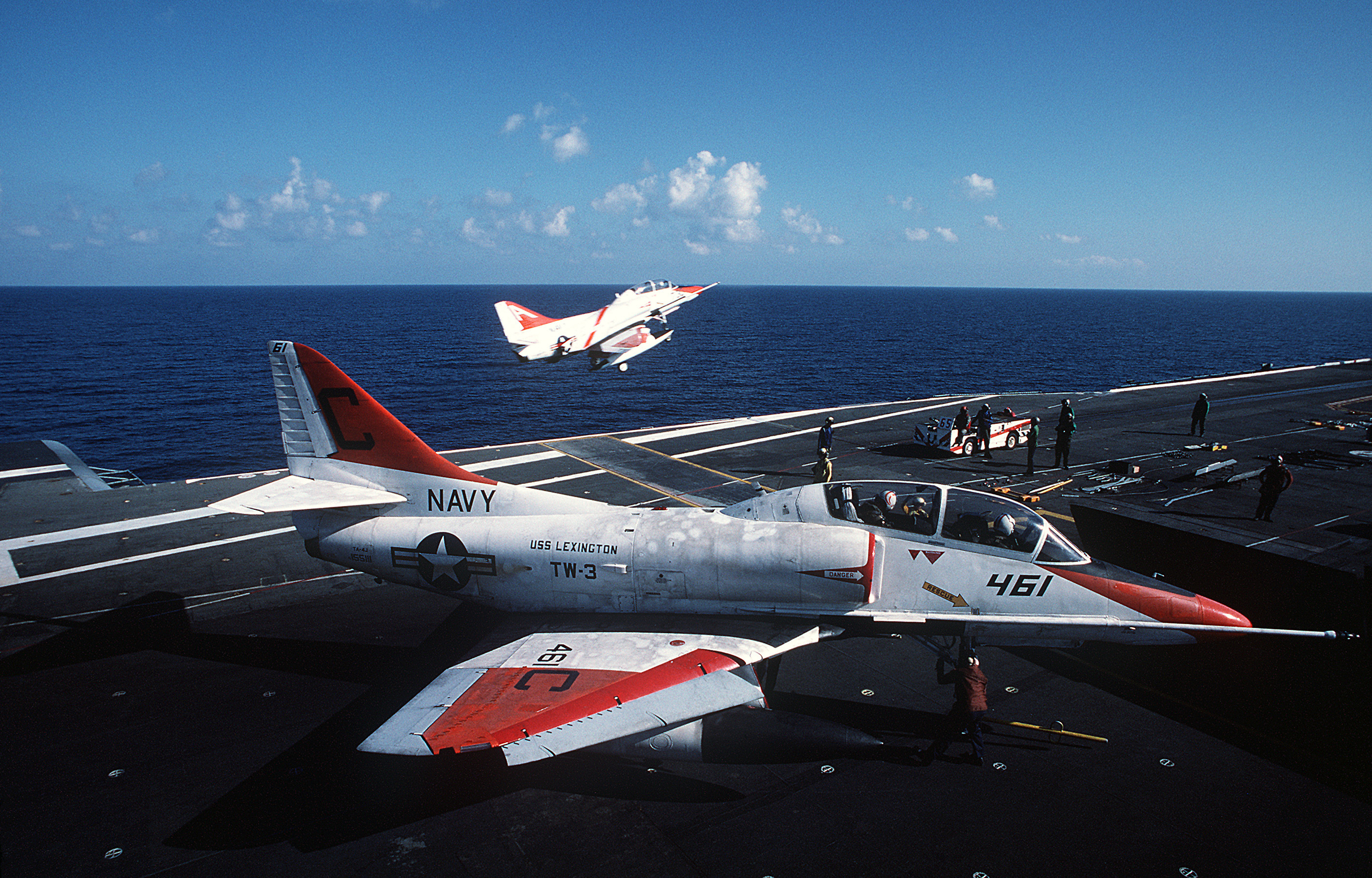 TA-4J_AVT-16_1989.jpg