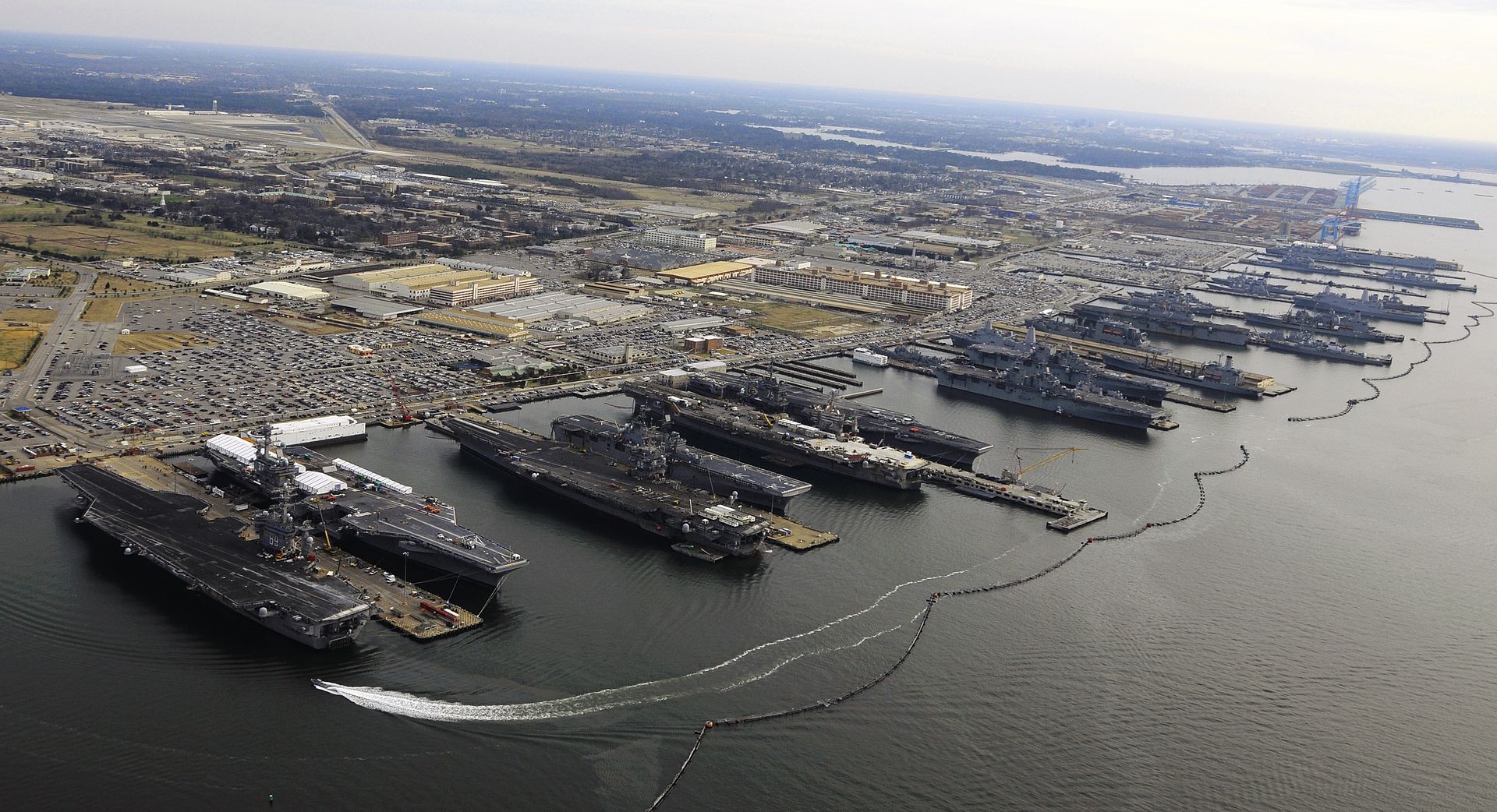 1920px-9_Flattops_at_Norfolk_naval_base%2C_December_20%2C_2012.jpg