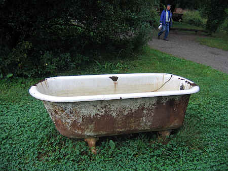 alsace_summer_2007_bathtub.jpg