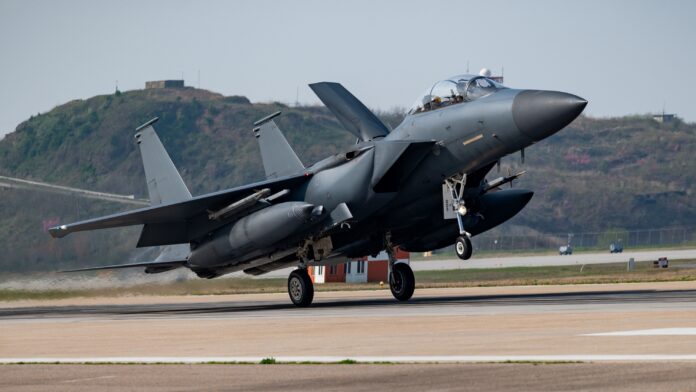 F-15K-USAF-696x392.jpg