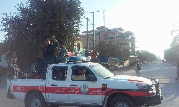 Afghan-forces-and-traffic-police-in-Kunduz-city-this-morning-after-they-drive-out-Taliban-1.jpg