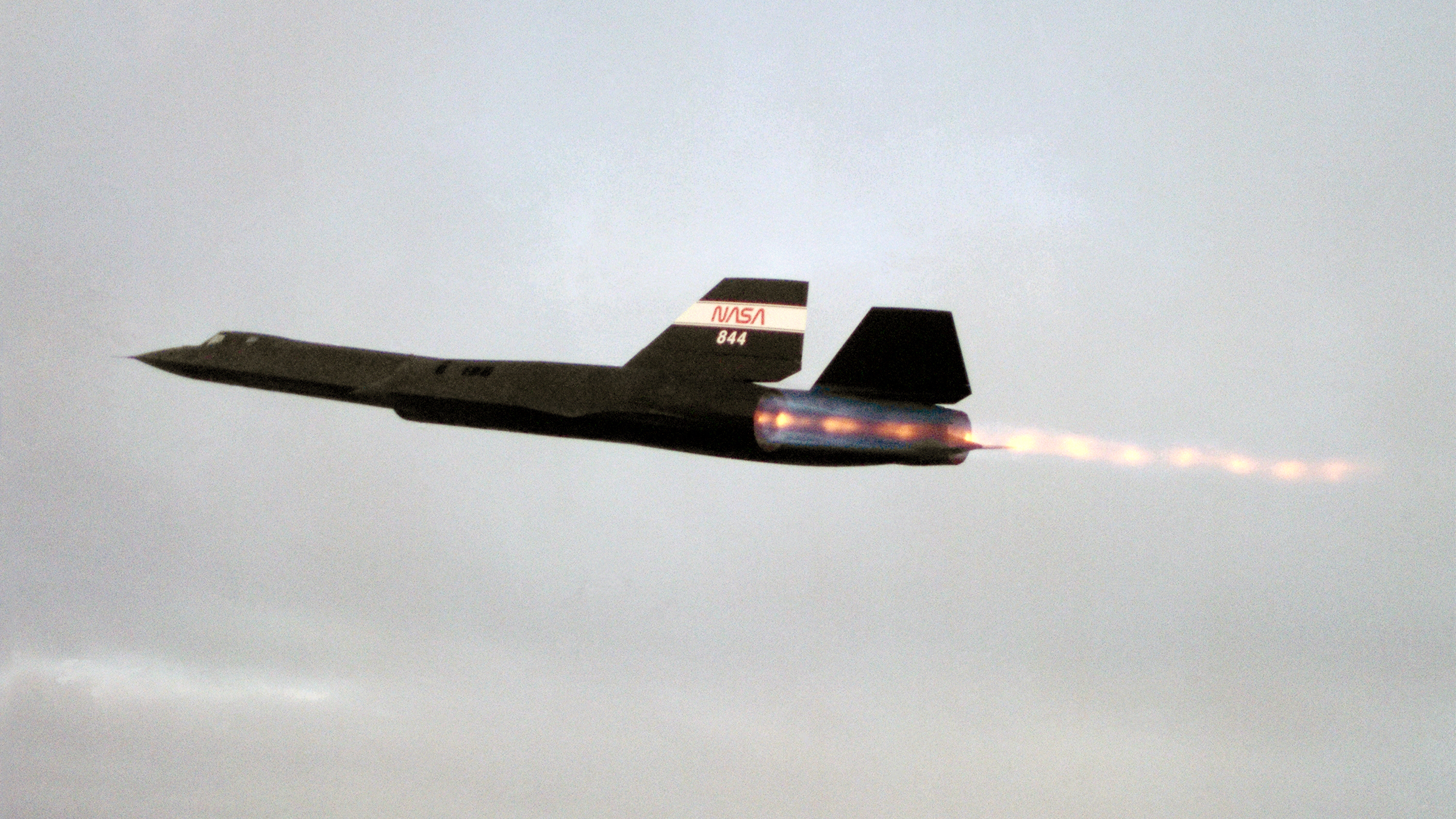 SR-71_Blackbird_afterburn.jpg