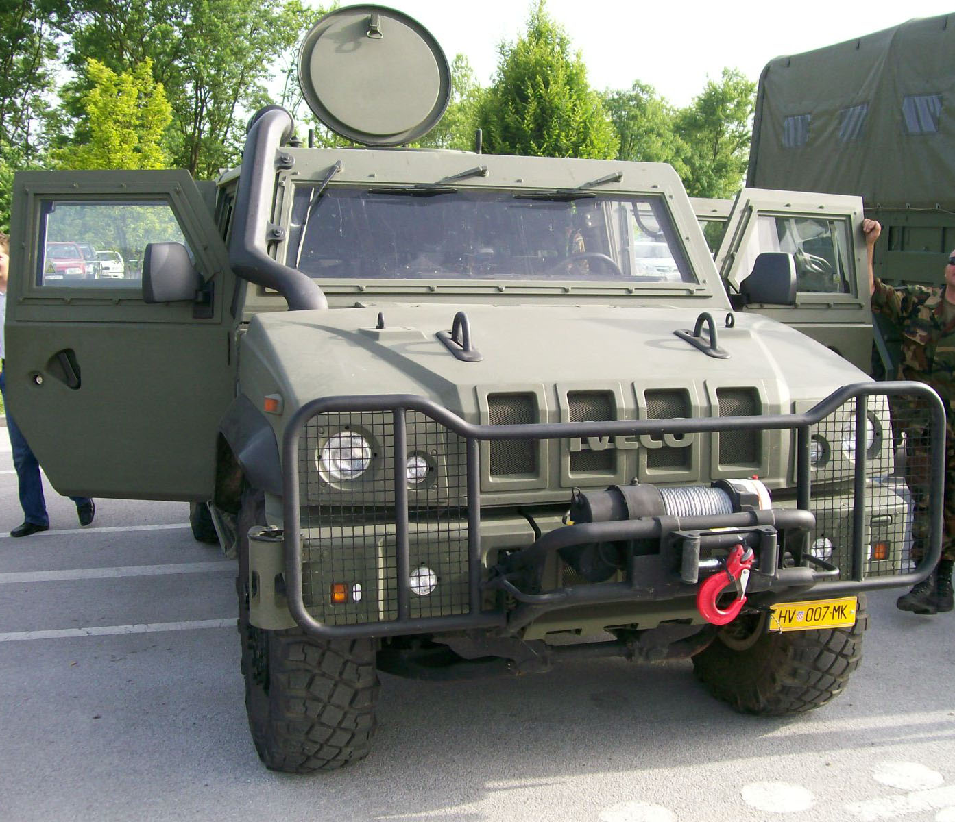 Lako_oklopno_vozilo_Iveco_%28HV%29.jpg