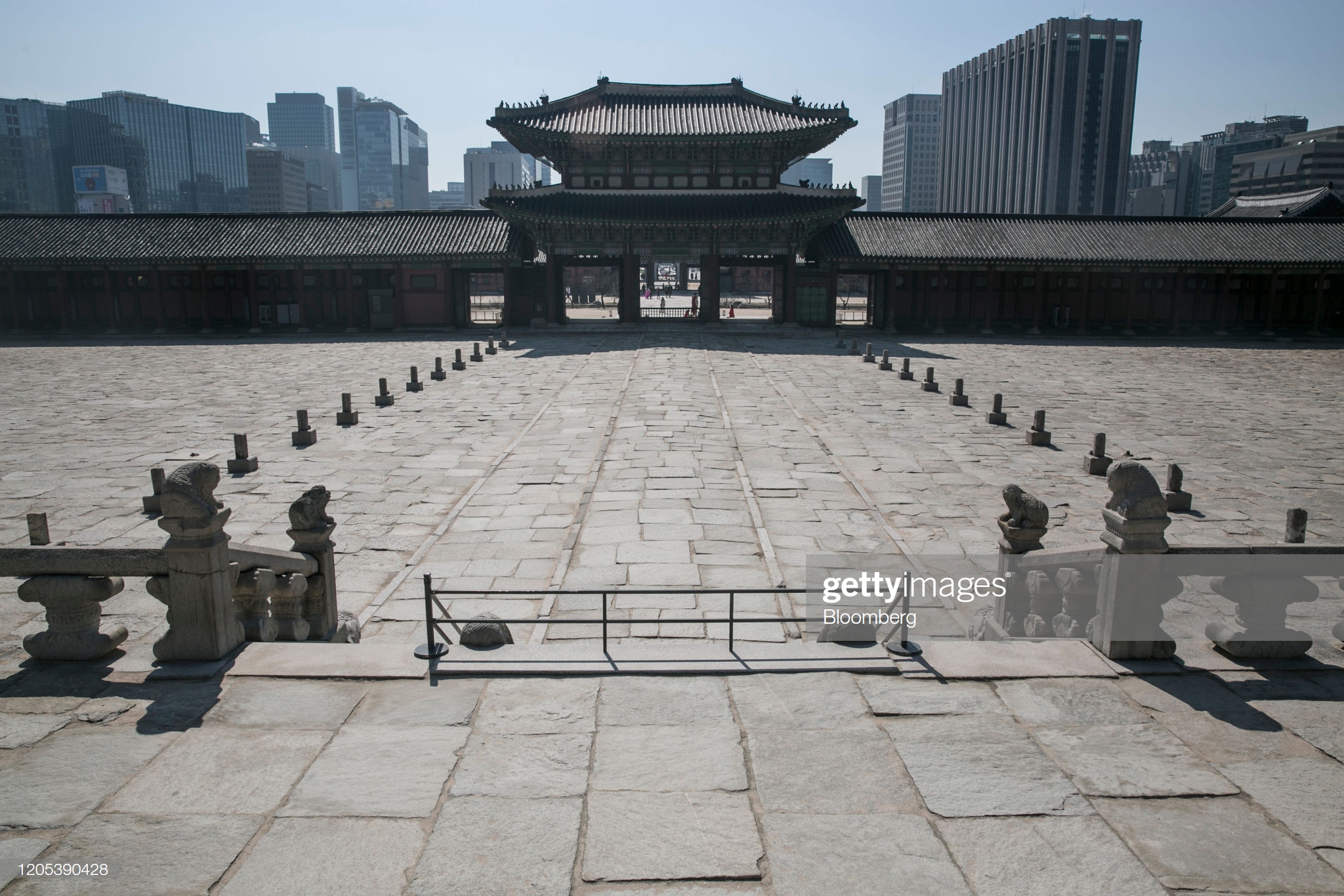 an-empty-courtyard-is-seen-at-the-gyeongbokgung-palace-in-seoul-south-picture-id1205390428