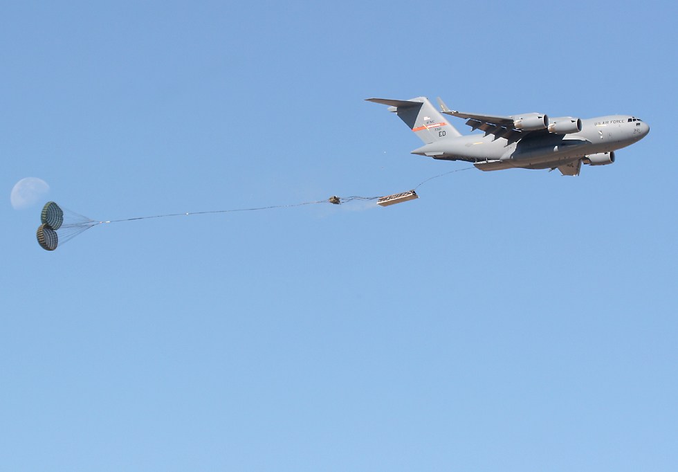 C17DroppingLoad_1.jpg