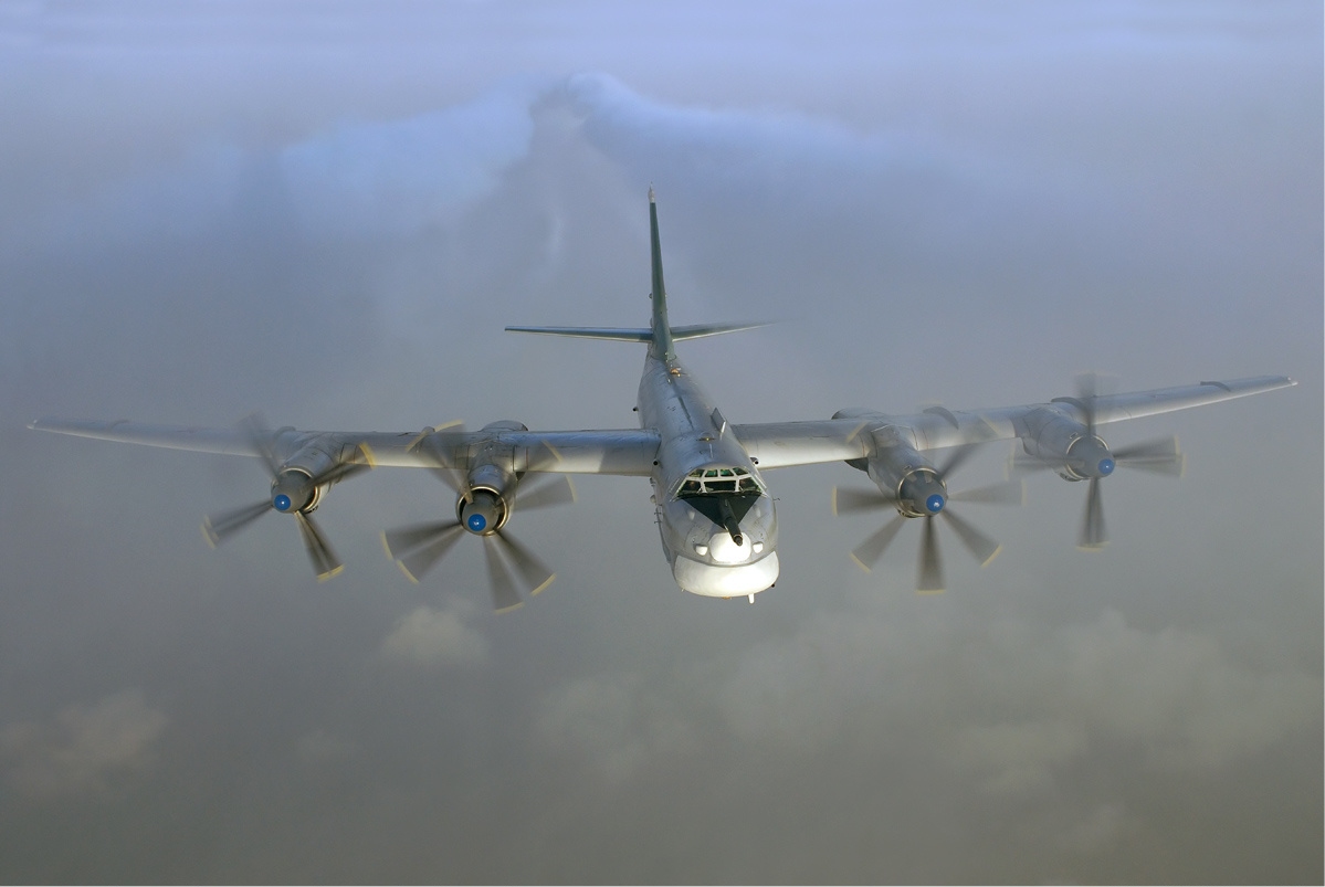 Tupolev_Tu-95_in_flight.jpg