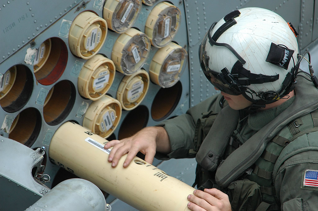 ORD_Sonobuoys_SH-60F_Pre-flight_Check_lg.jpg