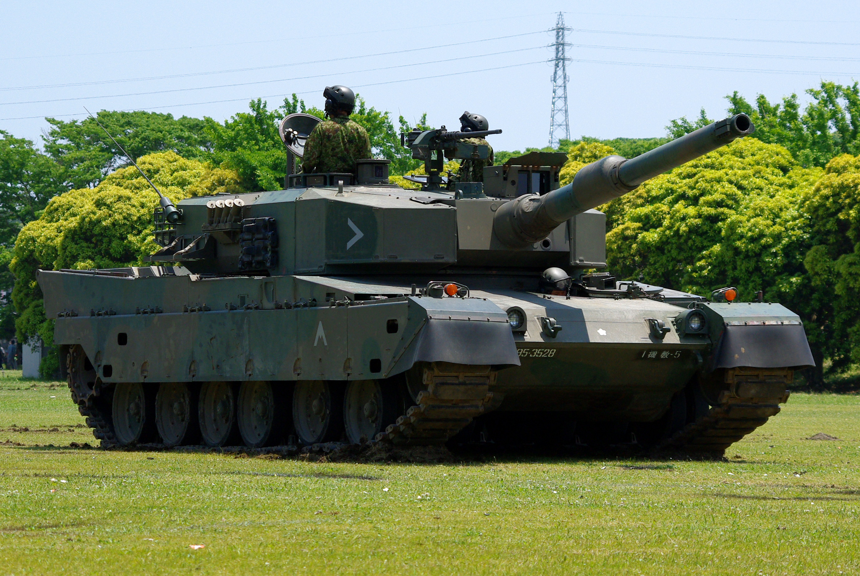 JGSDF_Type90_tank_20120527-05.JPG