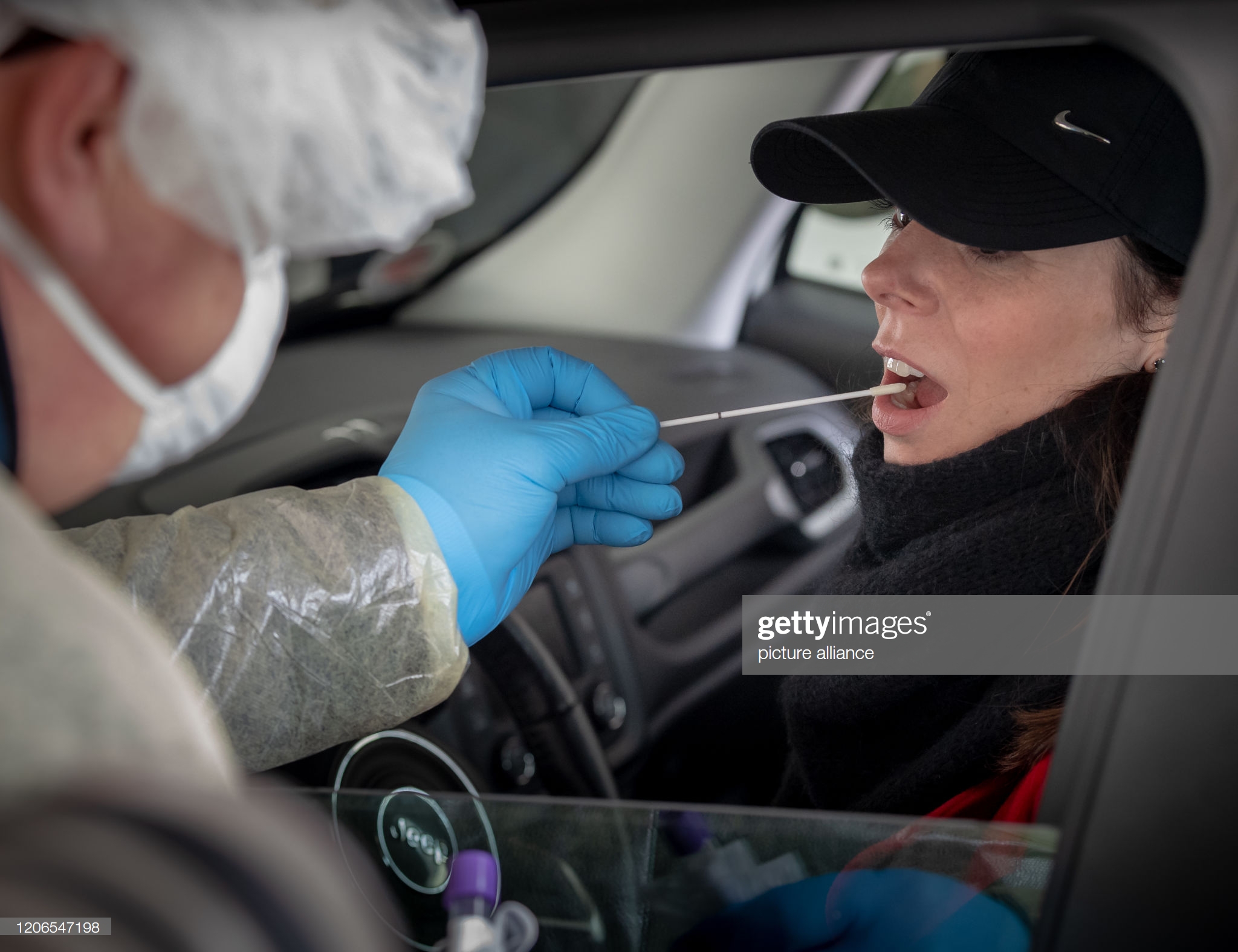 march-2020-bavaria-munich-medical-personnel-rehearse-a-smear-during-a-picture-id1206547198