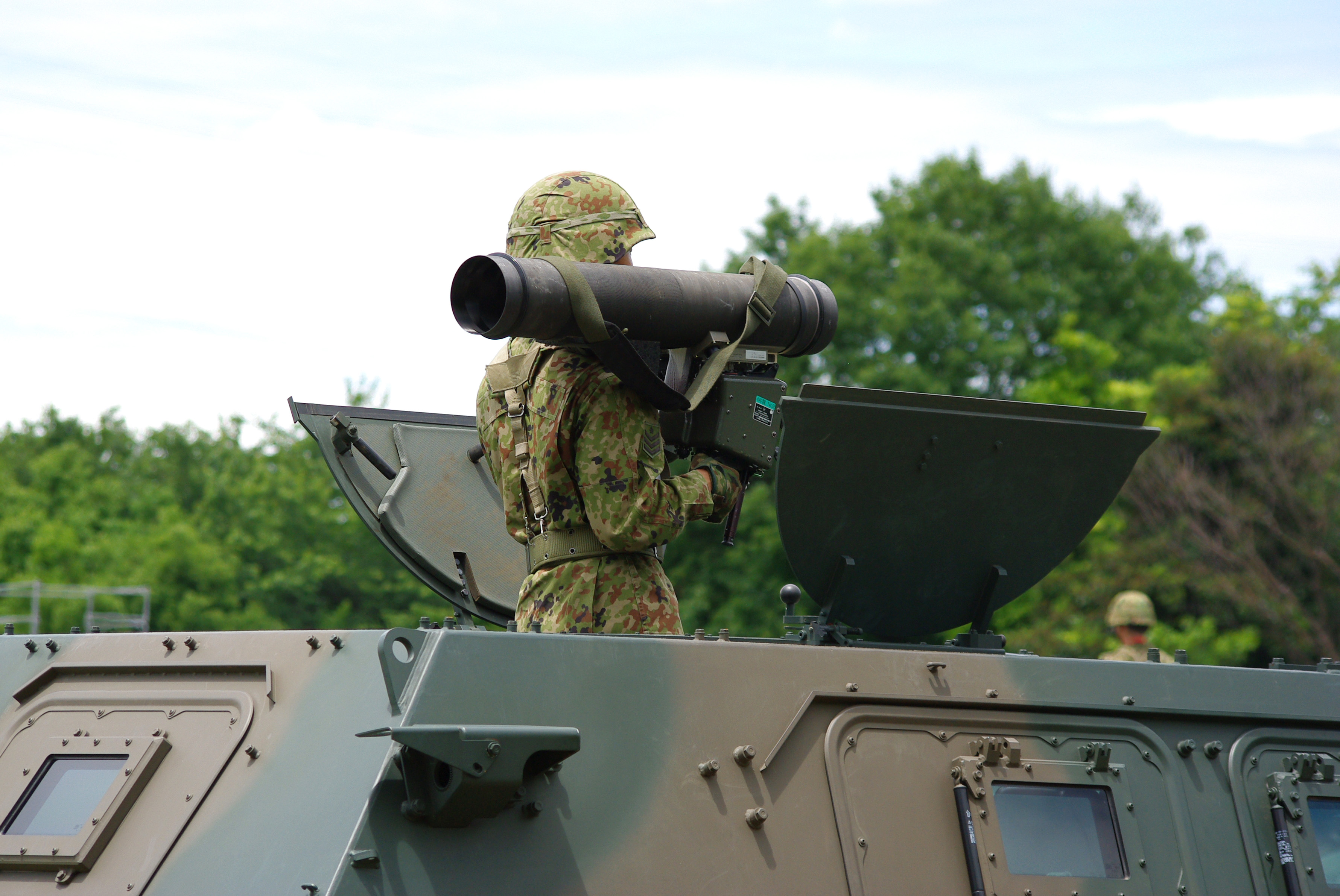 JGSDF_Light_Armored_vehicle_%26_Type01_light_anti-tank_missile_20120610-02.JPG