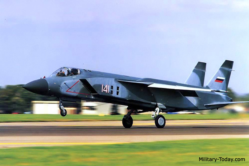 yak-141-l1.jpg