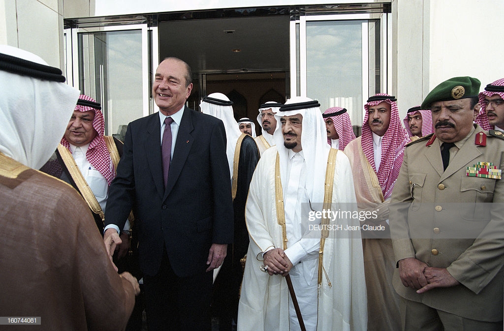 jacques-chirac-trip-in-saudi-arabia-en-arabie-saoudite-en-juillet-picture-id160744081