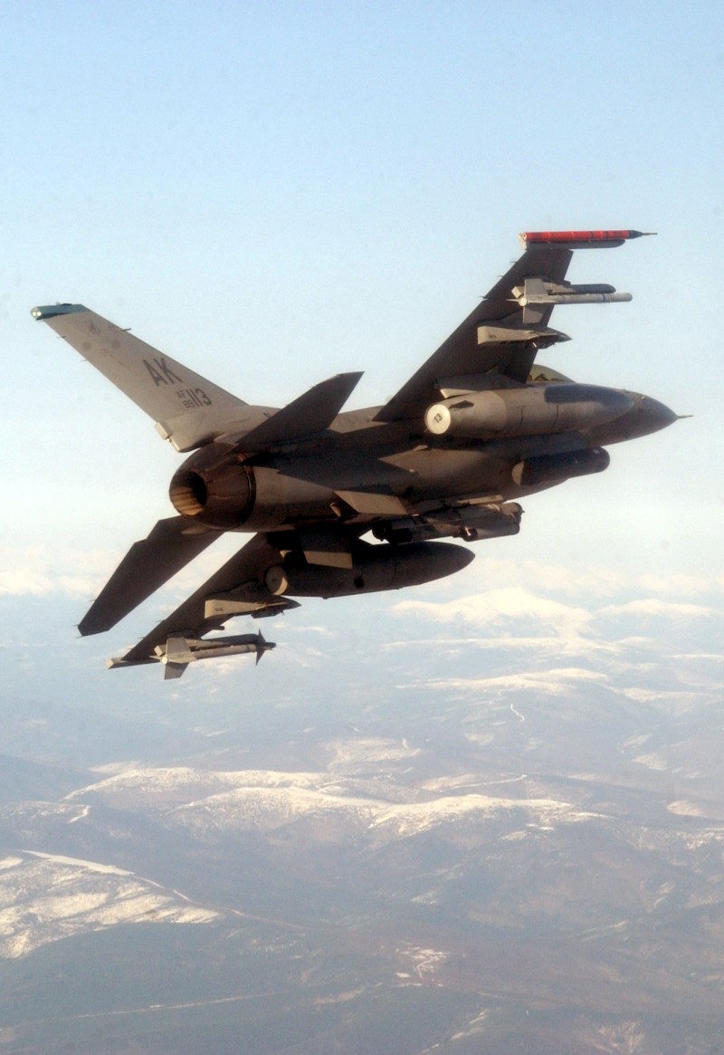 f-16_020430_07.jpg