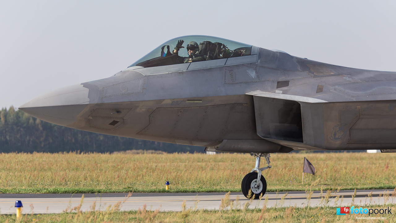 F-22s-in-Poland_05.jpg