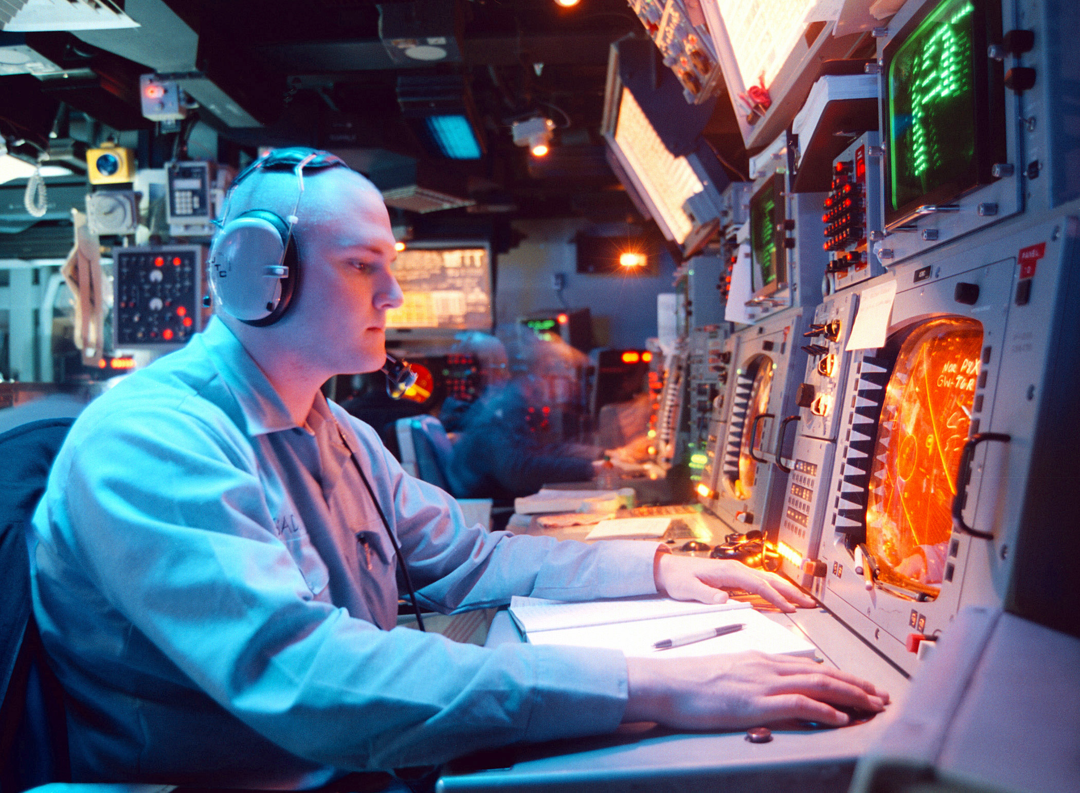 USS_Normandy_(CG-60)_CIC_consoles.jpg