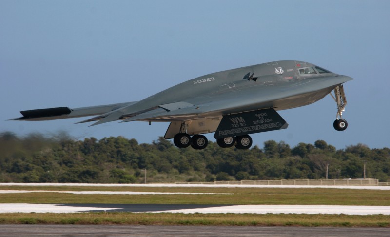 b-2_050406-f-1740g-004.jpg