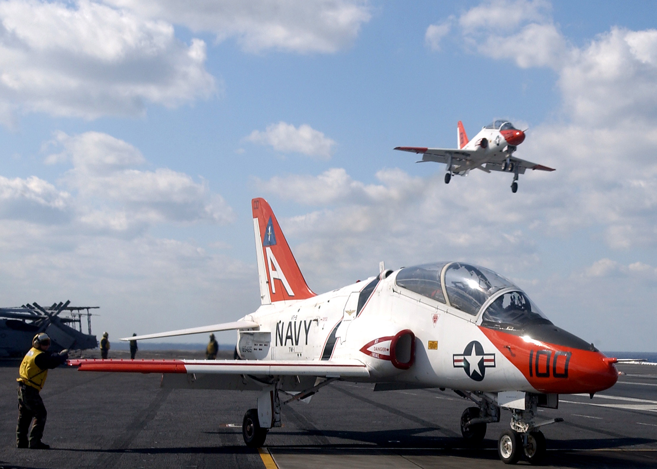 T-45_Goshawk%28080309-N-7571S-005%29.jpg