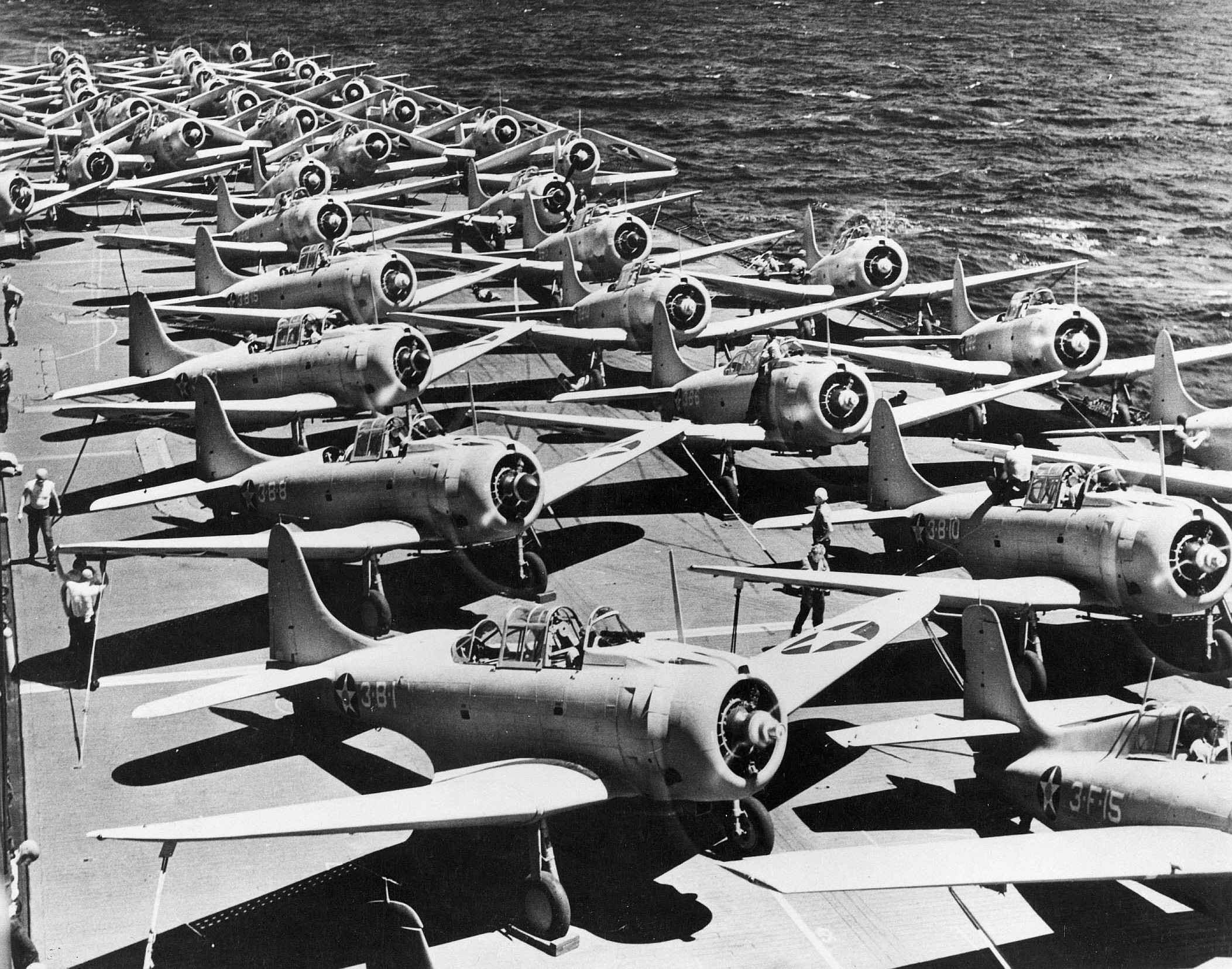 USS_Saratoga_CV-3_air_group_launch_1941.jpg