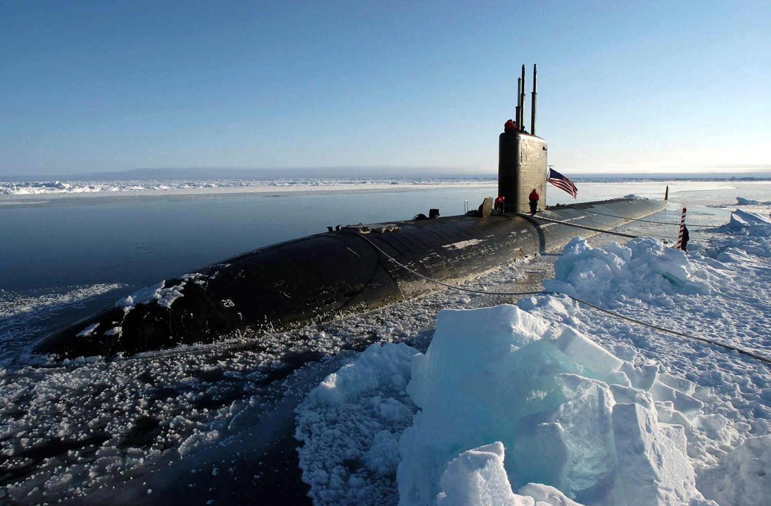 USS_Hampton_North_Pole_19_April_2004.jpg