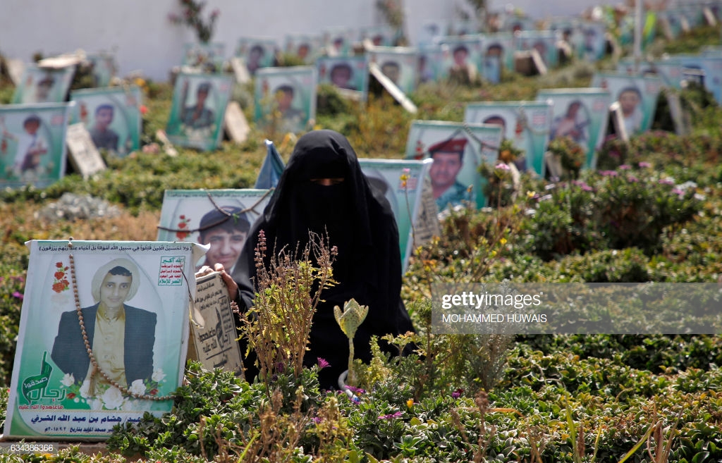 yemeni-woman-visits-the-grave-of-a-relatives-killed-while-fighting-picture-id634386366
