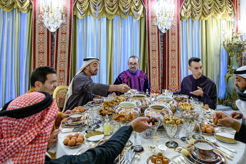 الملك يقيم مأدبة إفطار لمحمد بن زايد