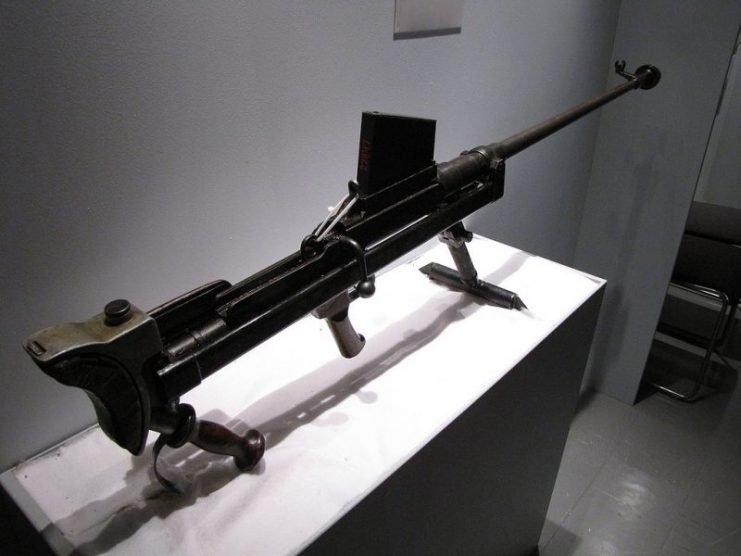 1024px-boys_anti-tank_rifle-741x556.jpg