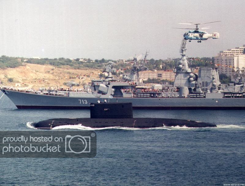 811846Kilo_russe_et_croiseur_Kerch_2000.jpg