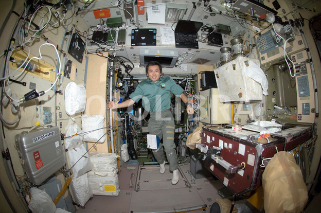 781891-astronaut-koichi-wakata-iss-zvezda.jpeg