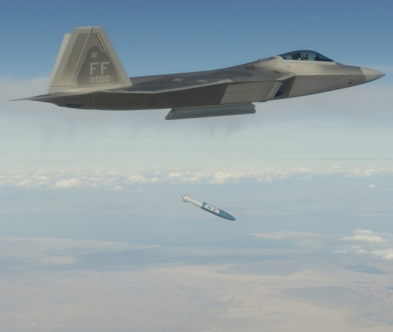 F-22A-JDAM-1256635-S.jpg