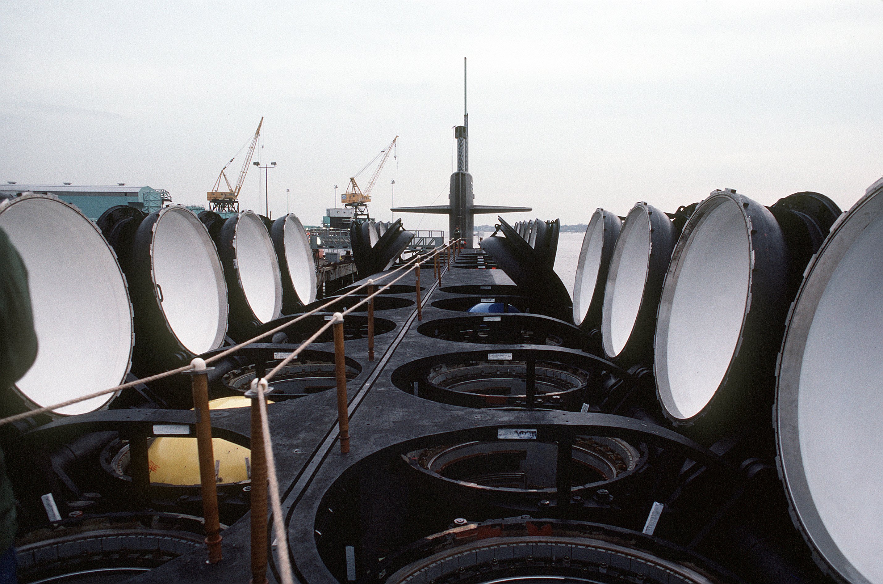 USS_Ohio_(SSBN-726)_hatches.jpg