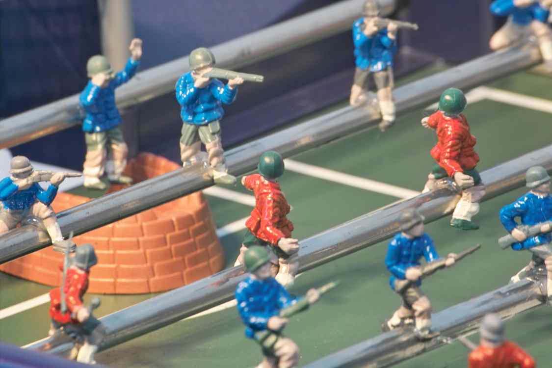 art-object_martin-gut_table-football-war_3.jpg