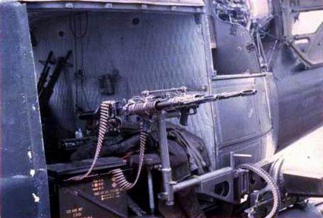 uh-1_gunship_twin_m60_doorgun.jpg