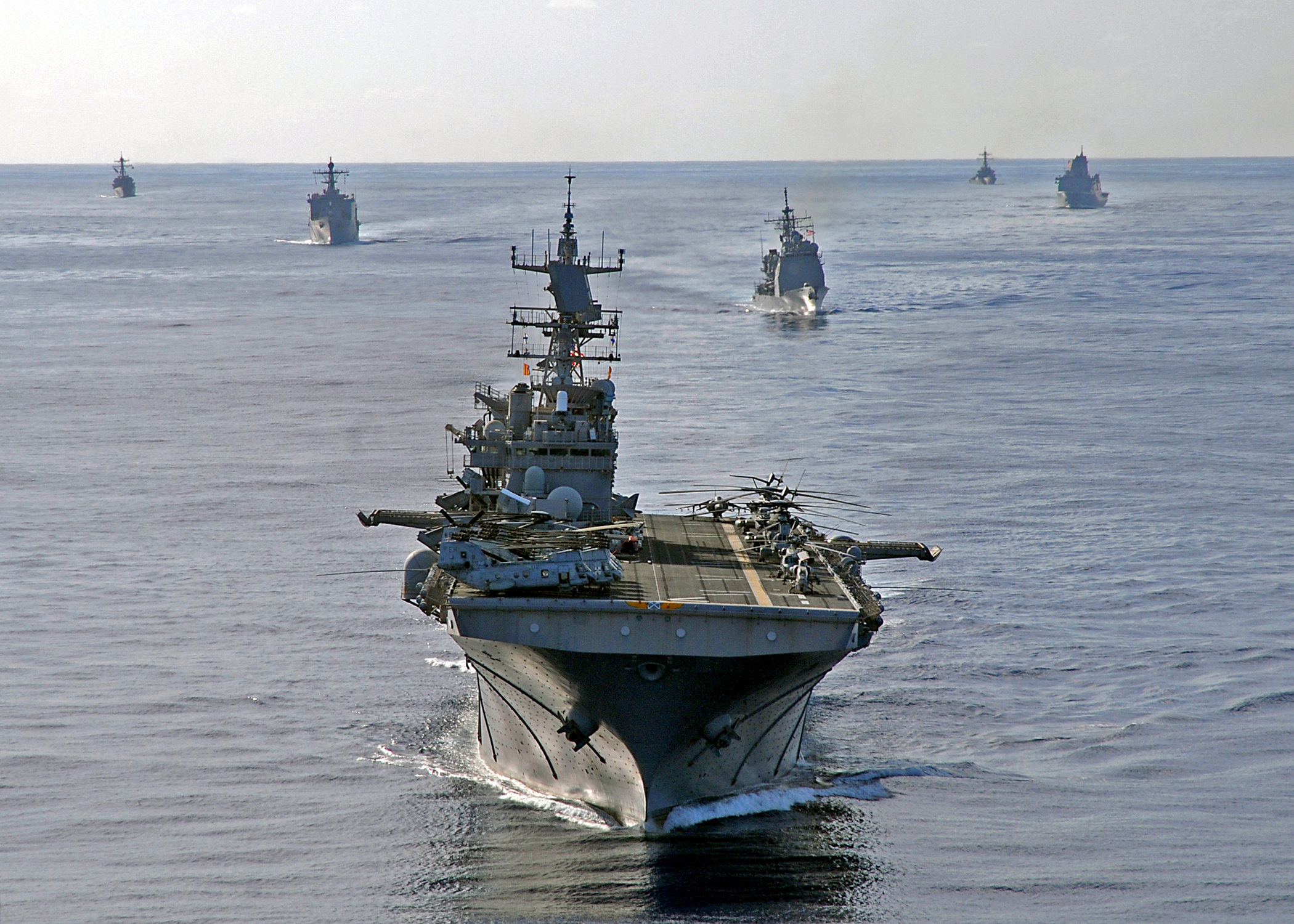 US_Navy_080906-N-1082Z-209_The_amphibious_assault_ship_USS_Iwo_Jima_%28LHD_7%29_leads_the_Iwo_Jima_Expeditionary_Strike_Group_as_the_formation_steams_through_the_Atlantic_Ocean.jpg