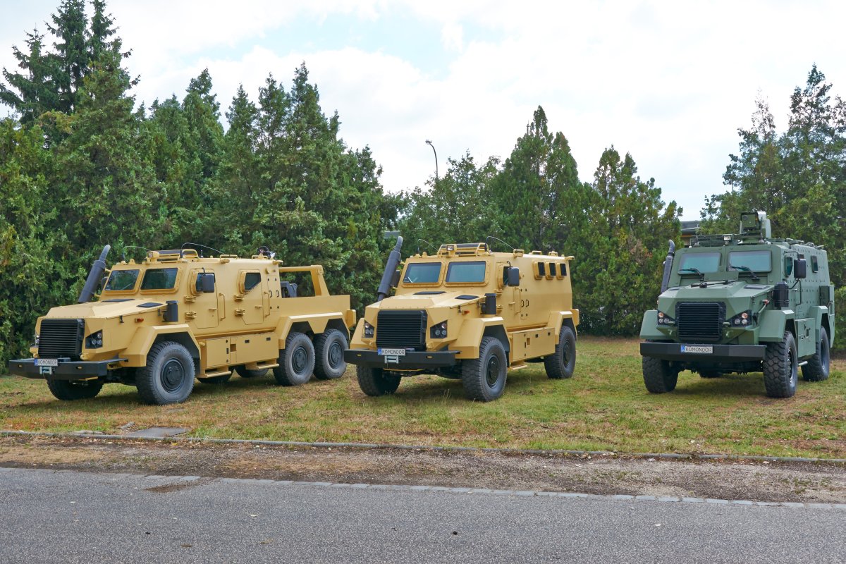 komondor%20armoured%20vehicles.jpg