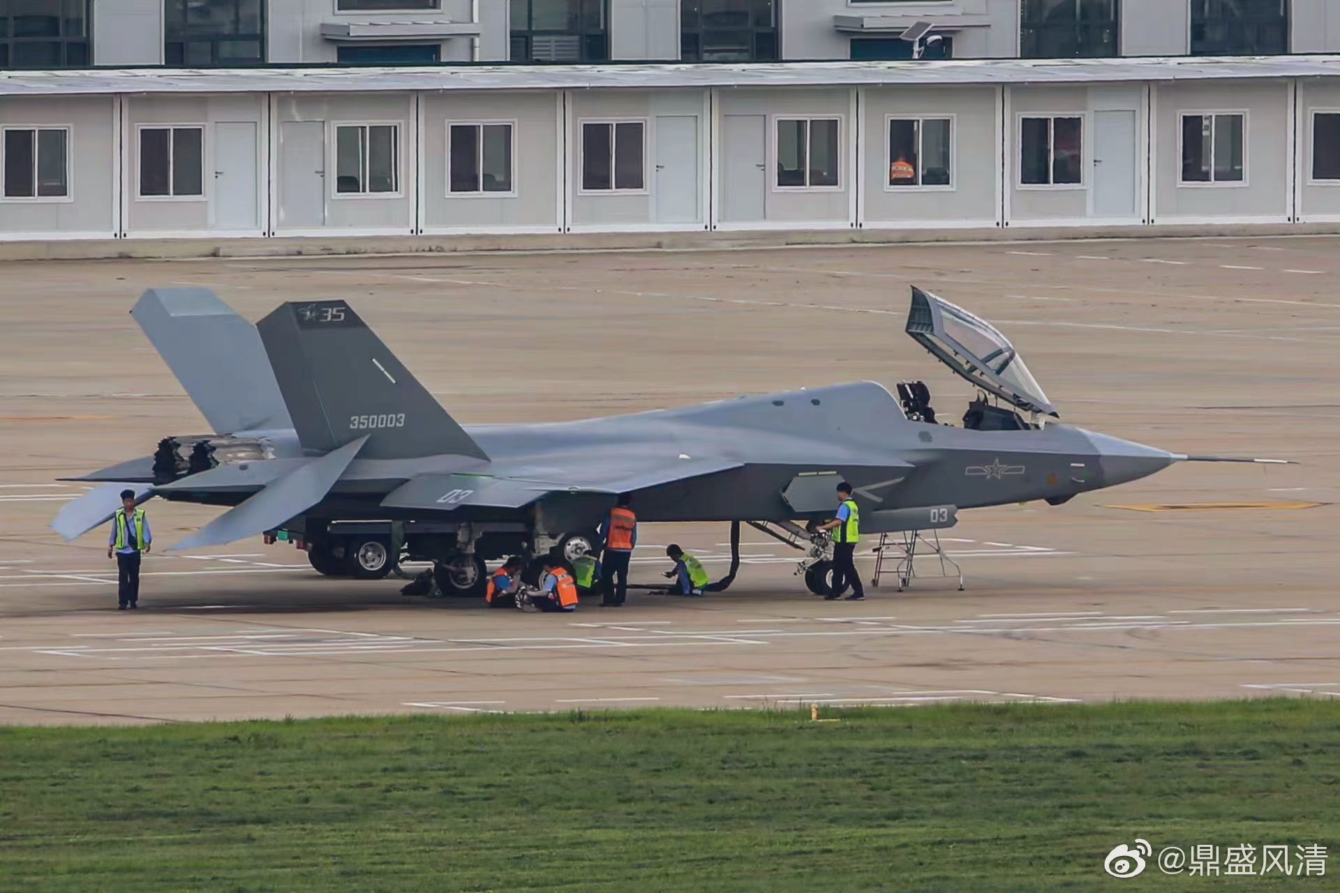 J-35-Fighter-China-PLANAF.jpg