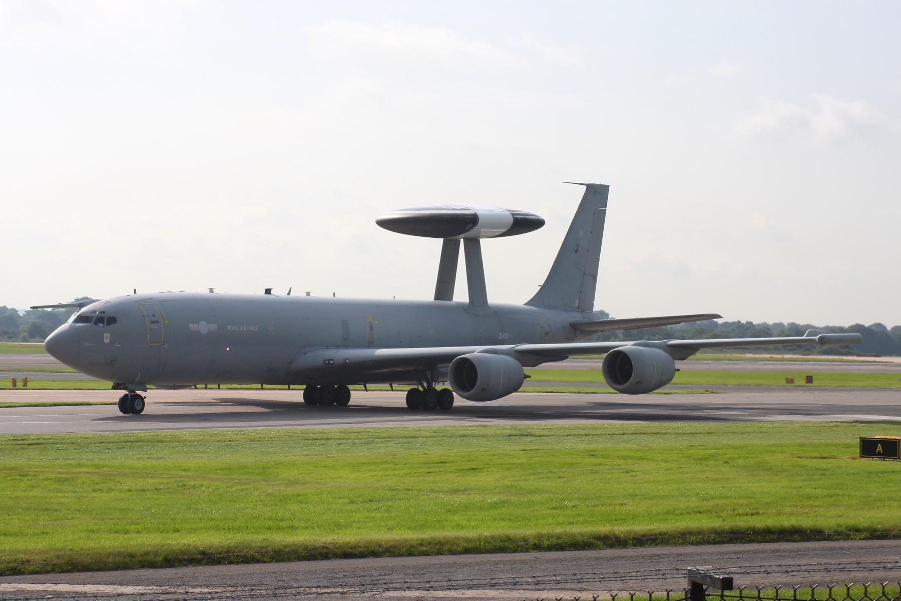 zh101-e-3a-awacs-raf-man-14aug09.jpg