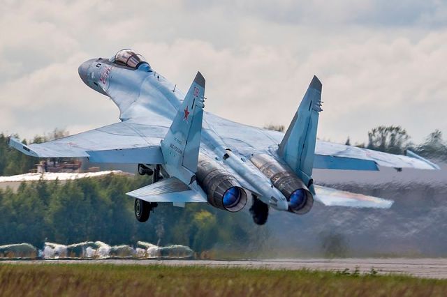 Sukhoi_Su-35S_28333541172.jpg